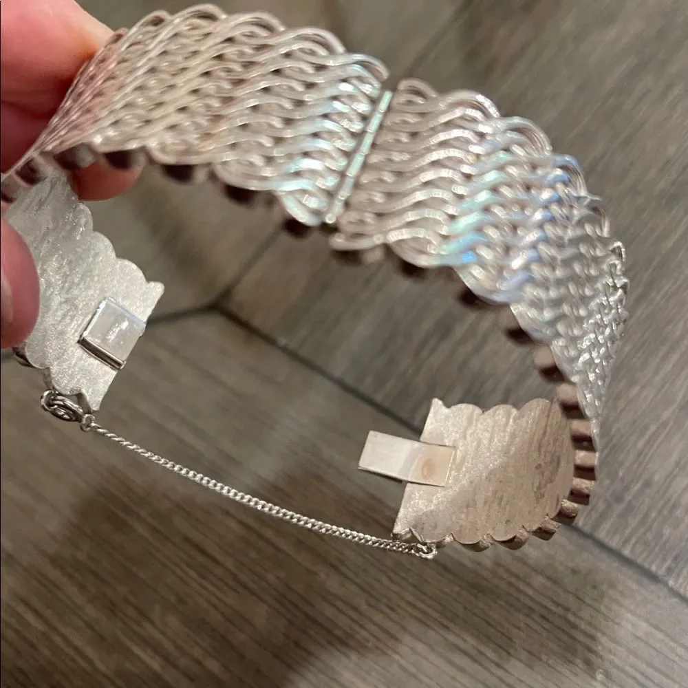 Vintage Crown TRIFARI Flattened Chain Textured Hinged Bracelet with Safety Chain